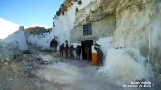 Şanlıurfa'da mağaraya baskın yapan polis kumarhaneyle karşılaştı: 29 gözaltı