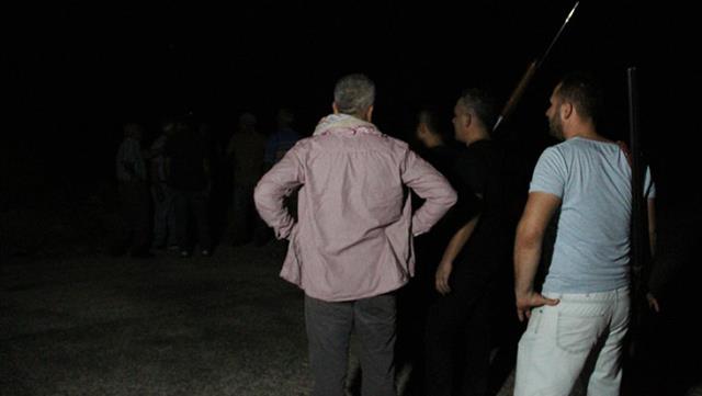 Manavgat'ta hareketli gece! Otel bölgesinde yeniden yangın başlayınca silahını alan ormanın içine koştu Manavgat'ta hareketli gece! Otel bölgesinde yeniden yangın başlayınca silahını alan ormanın içine koştu