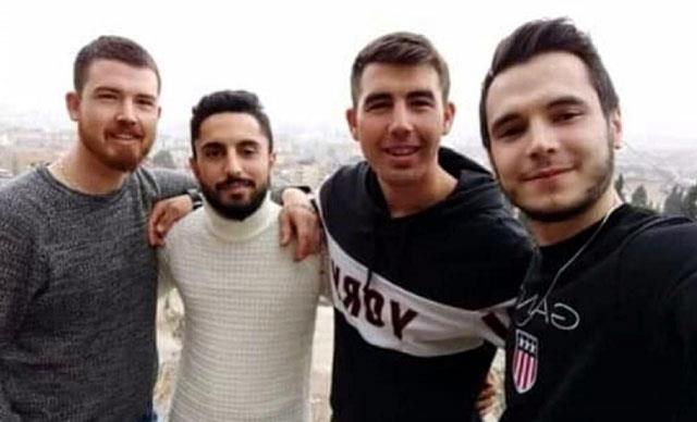 Manisa'da ölü bulunan 4 gençten geriye omuz omuza çekilmiş fotoğrafları kaldı Manisa'da ölü bulunan 4 gençten geriye omuz omuza çekilmiş fotoğrafları kaldı