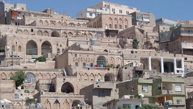 Mardin Artuklu'da terör örgütüne yönelik operasyonlar nedeniyle sokağa çıkma yasağı ilan edildi Mardin Artuklu'da terör örgütüne yönelik operasyonlar nedeniyle sokağa çıkma yasağı ilan edildi