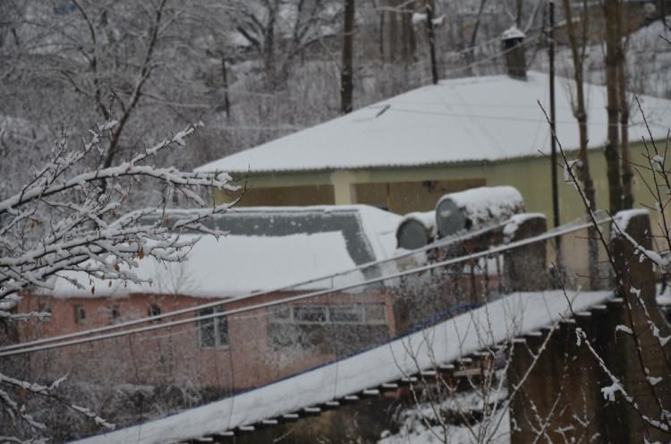 <p> Timur, “Ekiplerimizin özverili çalışmaları sonucunda gece 01.00 sularında tüm yollar açılmıştı ancak bu sabah tekrar bazı köy yolları ulaşıma kapandı. Tüm köy yolları açılana kadar çalışmalarımızı sürdüreceğiz” dedi.<br />
 </p>
