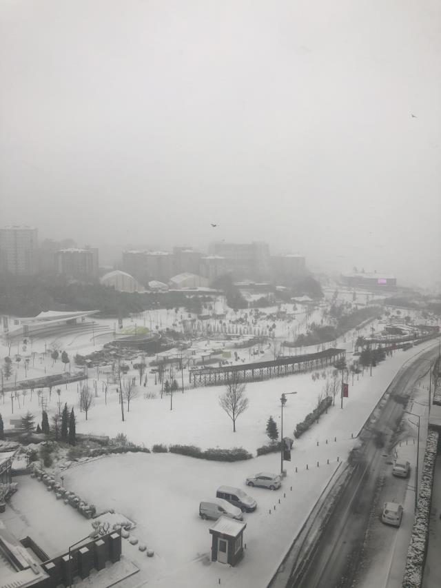Art arda uyarıların yapıldığı İstanbul beyaza büründü! Meteoroloji'den turuncu kodlu uyarı