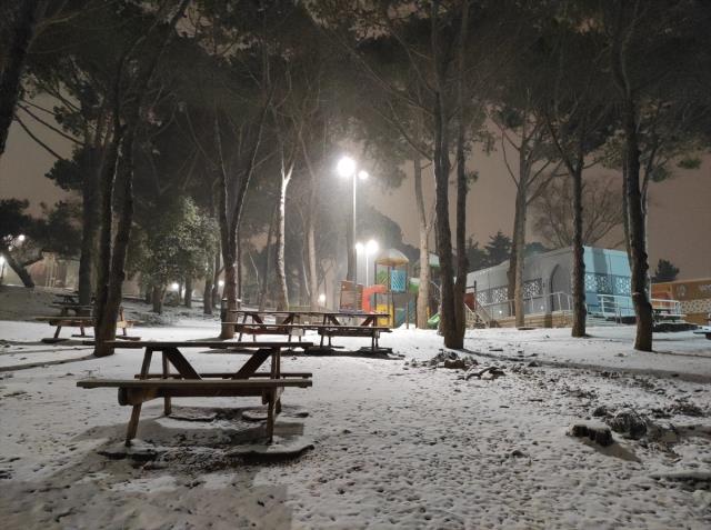 Art arda uyarıların yapıldığı İstanbul beyaza büründü! Meteoroloji'den turuncu kodlu uyarı