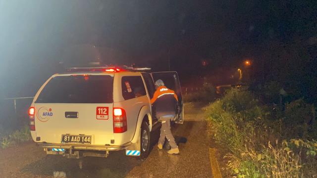 Düzce'yi sel vurdu! Taşan derelerin yakınındaki evler boşaltılıyor