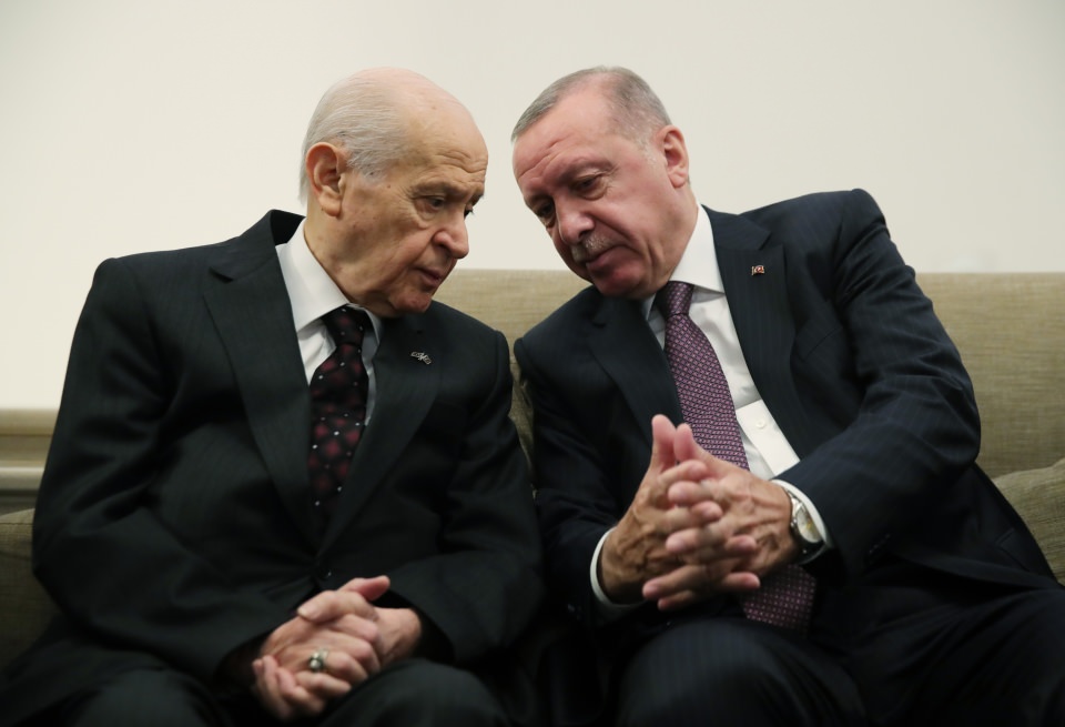 <p>Erdoğan, Bahçeli'nin yanından ayrılırken basın mensuplarına, 