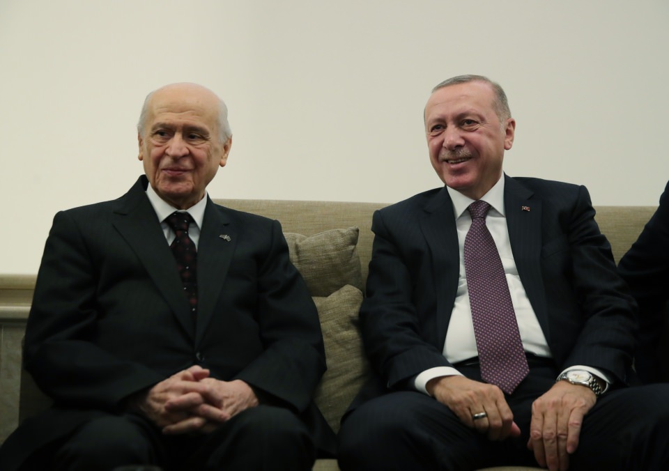 <p>Bahçeli de basın mensupları ile sohbeti sırasında Cumhurbaşkanı Erdoğan ile bir araya gelmesine ilişkin, 