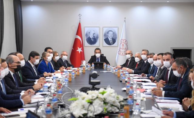 Milli Eğitim Bakanı, yüz yüze eğitim kararı sonrası düğmeye bastı! İşte 81 il için yeni yol haritası