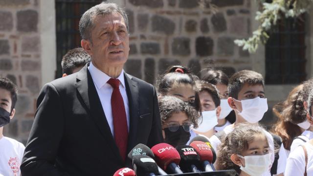 Milli Eğitim Bakanlığı görevinden istifa eden Ziya Selçuk, 3 yıl önce büyük umutlarla atanmıştı Milli Eğitim Bakanlığı görevinden istifa eden Ziya Selçuk, 3 yıl önce büyük umutlarla atanmıştı