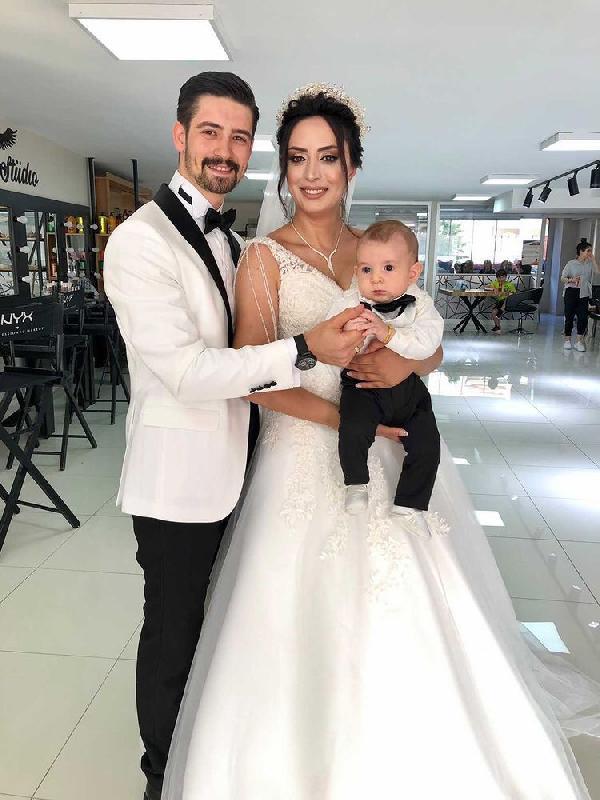 Nikahta çift, düğünde 3 kişi oldular