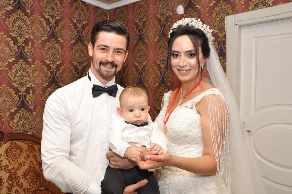 Nikahta çift, düğünde 3 kişi oldular