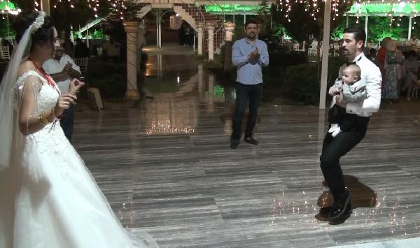 Nikahta çift, düğünde 3 kişi oldular