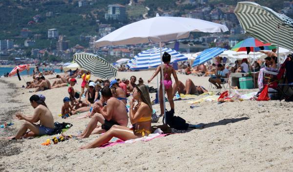 Normalleşme dönemi başladı, vatandaşlar plajlara akın etti Normalleşme dönemi başladı, vatandaşlar plajlara akın etti