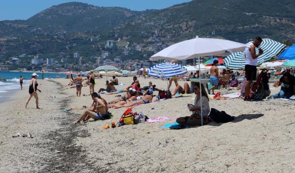 Normalleşme dönemi başladı, vatandaşlar plajlara akın etti Normalleşme dönemi başladı, vatandaşlar plajlara akın etti