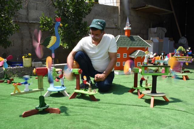 Oğlunu mutlu etmek için başladığı el yapımı ahşap oyuncak işi mesleği oldu! Şimdi dünyaya satış yapıyor Oğlunu mutlu etmek için başladığı el yapımı ahşap oyuncak işi mesleği oldu! Şimdi dünyaya satış yapıyor
