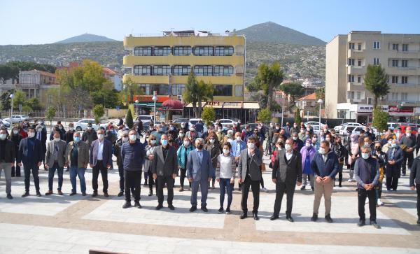 Öğretmen kadın ve ailesi gürültü yaptıkları gerekçesiyle komşularının muştalı saldırısına uğradı Öğretmen kadın ve ailesi gürültü yaptıkları gerekçesiyle komşularının muştalı saldırısına uğradı