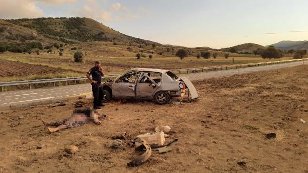 Otomobillerin çarpışmasıyla camdan fırladılar: 4 ölü