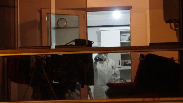 Karısı tarafından silahla vurulan özel harekat polis öldü