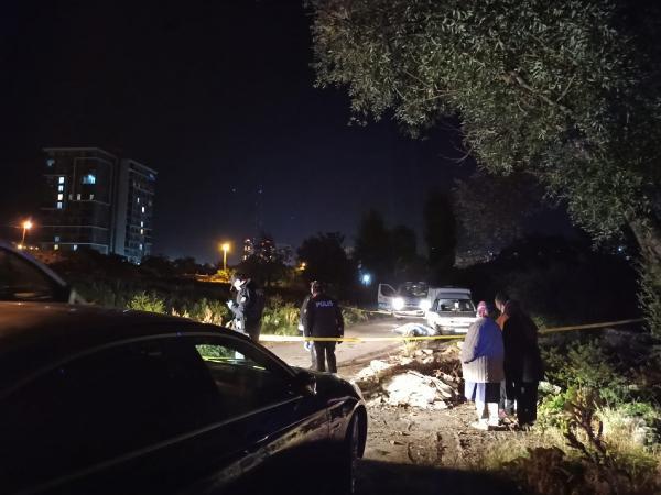 Park halindeki otomobilde cesedi bulundu Park halindeki otomobilde cesedi bulundu