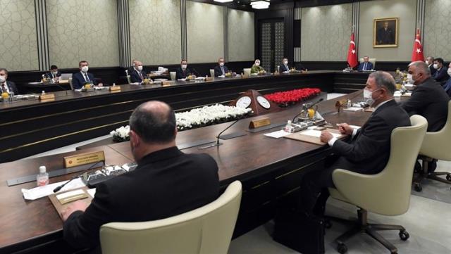 Pazar günü kısıtlaması ve maske şartı kaldırılacak mı? Kabine, iki kritik gündemle toplanıyor Pazar günü kısıtlaması ve maske şartı kaldırılacak mı? Kabine, iki kritik gündemle toplanıyor