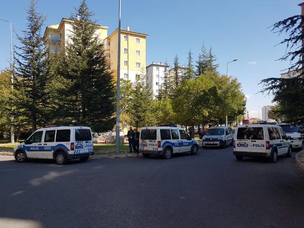 Pencereden düşen oğul öldü, kalp krizi geçiren anne tedavide