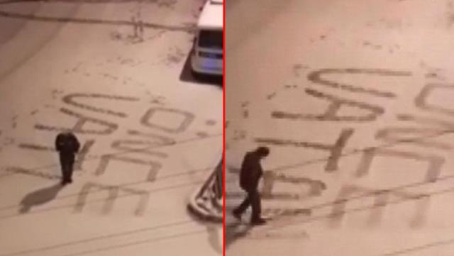 Polis memuru karla kaplı yola 'Önce Vatan' yazdı! Görüntü sosyal medyada beğeni rekoru kırdı Polis memuru karla kaplı yola 'Önce Vatan' yazdı! Görüntü sosyal medyada beğeni rekoru kırdı
