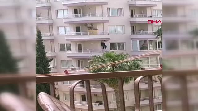 Polisleri kapıda gören suçlu, balkondan balkona atlayıp kaçmaya çalıştı! O anlar kamerada