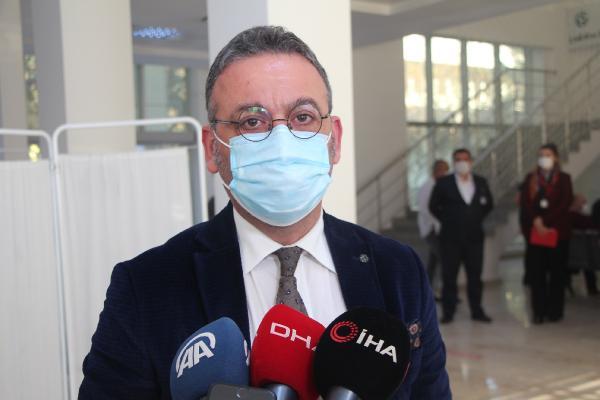 Prof. Dr. Taşova: Aşı yapılan kişilerde kolda ağrı, sıcaklık, şişlik, baş ağrısı yaşanabilir Prof. Dr. Taşova: Aşı yapılan kişilerde kolda ağrı, sıcaklık, şişlik, baş ağrısı yaşanabilir