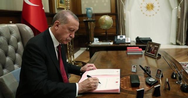 Resmi Gazete'de yayımlandı, Cumhurbaşkanı Erdoğan HSK'ya 4 üye atadı Resmi Gazete'de yayımlandı, Cumhurbaşkanı Erdoğan HSK'ya 4 üye atadı
