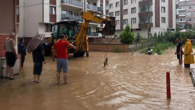 Rize'de sel afetinin alt yapıya verdiği hasar 250 milyon TL Rize'de sel afetinin alt yapıya verdiği hasar 250 milyon TL