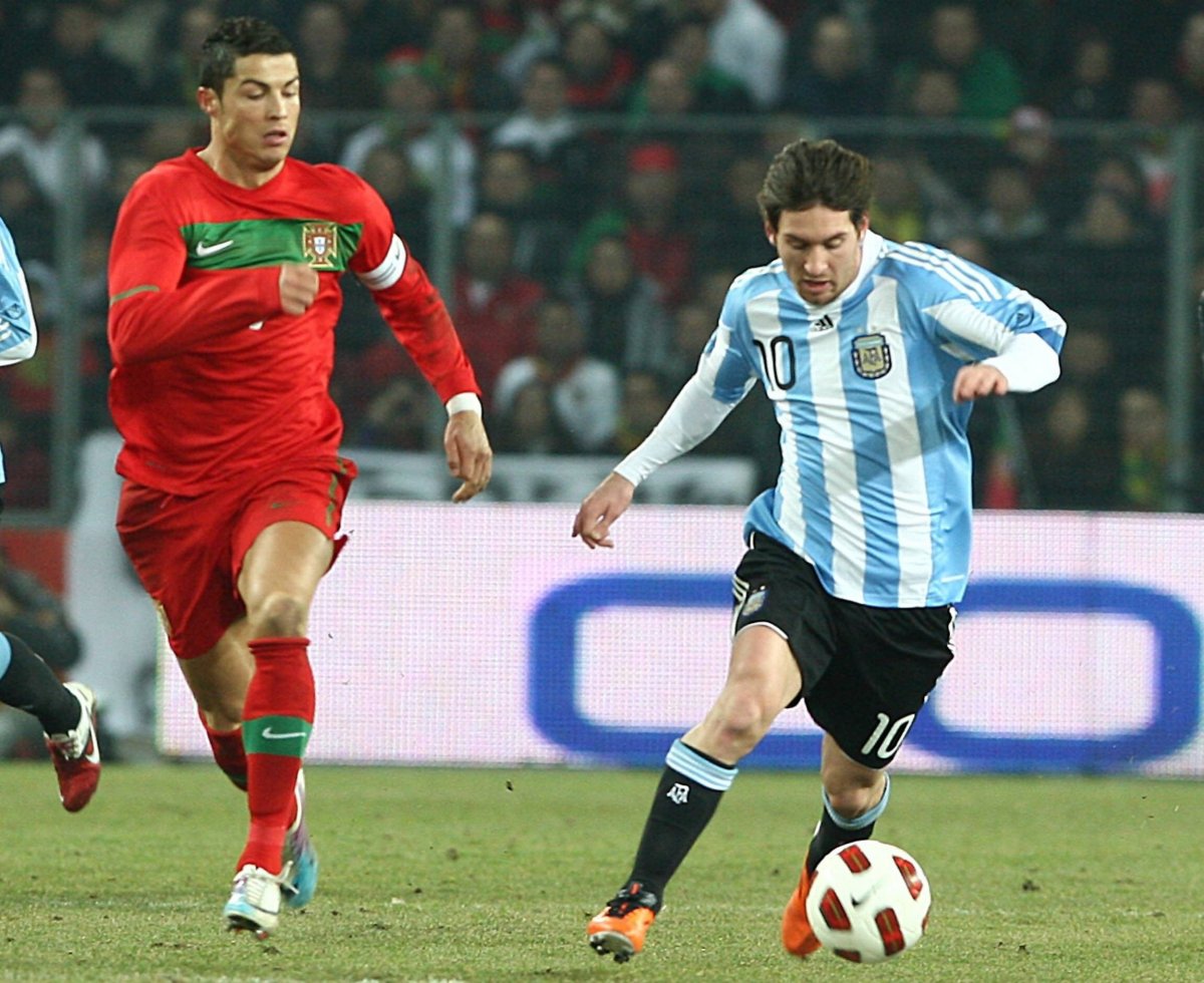 Ronaldo, Messi ye milli takımda fark attı #1