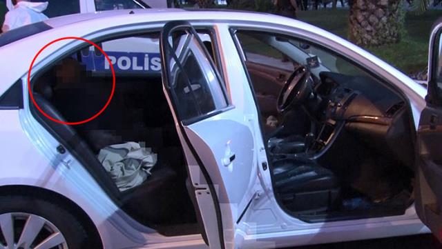 Sahilde yürüyüş yapan vatandaşlar fark etti! Park halindeki otomobilde cansız erkek bedeni bulundu Sahilde yürüyüş yapan vatandaşlar fark etti! Park halindeki otomobilde cansız erkek bedeni bulundu