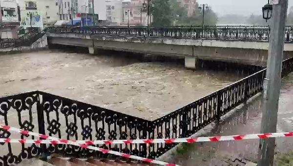 Samsun'da sel ve taşkınlara karşı cami hoparlörlerinden uyarıda bulunuldu