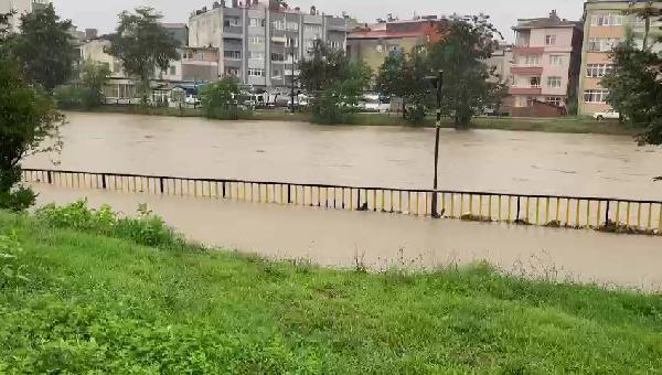 Samsun'da sel ve taşkınlara karşı cami hoparlörlerinden uyarıda bulunuldu