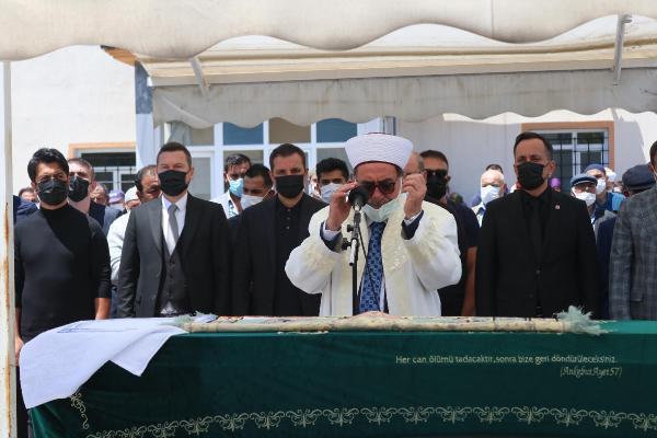 Şarkıcı Rafet El Roman'ın vefat eden babasının cenazesi toprağa verildi