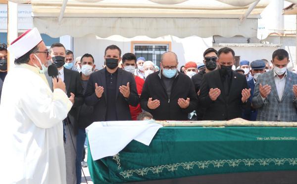 Şarkıcı Rafet El Roman'ın vefat eden babasının cenazesi toprağa verildi Şarkıcı Rafet El Roman'ın vefat eden babasının cenazesi toprağa verildi