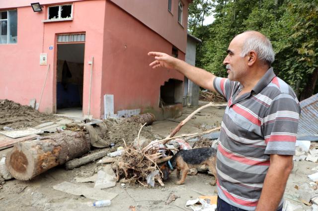 Sel mağduru vatandaşlar yıkımın büyük olmasının nedenini anlattı: Tomruklar fişek gibi evleri deldi