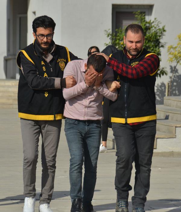Sevgilisinin arkadaşının boğazına bıçak dayadı, emniyette kurgu olduğunu savundu (3) Sevgilisinin arkadaşının boğazına bıçak dayadı, emniyette kurgu olduğunu savundu (3)