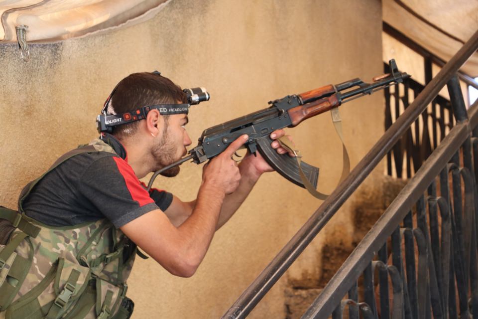 <p>Suriye Milli Ordusu askerleri, PKK/YPG terör örgütünden temizlenen sözde karargahları didik didik arayarak tünel ağını ortaya çıkarıyor.</p>
