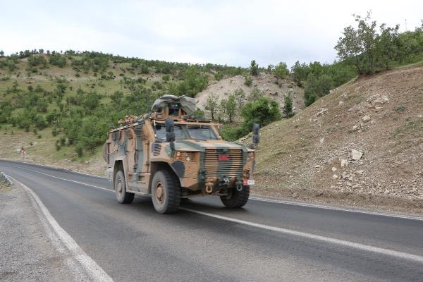 Şırnak'tan sınıra özel birlikler sevk edildi! Terör hedefleri yerle bir ediliyor