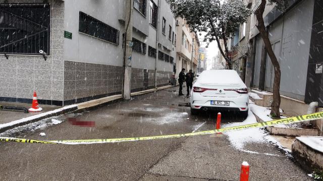 Bursa'da gazeteciye silahlı saldırı kamerada