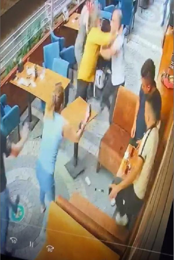 Soma'da eski eşi ile engel olmak isteyen iki kadını darbetti
