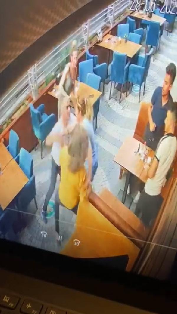 Soma'da eski eşi ile engel olmak isteyen iki kadını darbetti