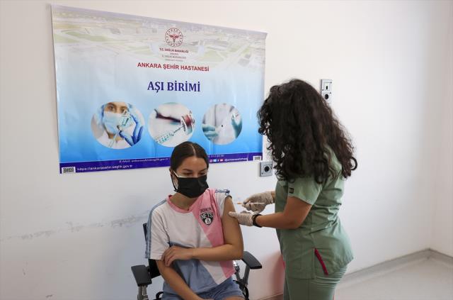 Son Dakika! 18 yaş ve üstü nüfusta ilk doz aşısı yapılanların oranı yüzde 60'a ulaştı Son Dakika! 18 yaş ve üstü nüfusta ilk doz aşısı yapılanların oranı yüzde 60'a ulaştı