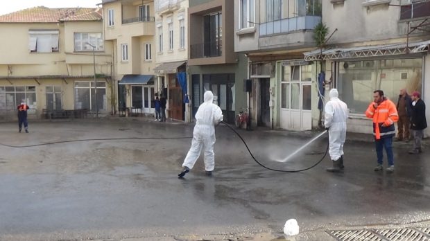 Adalar'daki fayton bekleme alanı temizlendi.