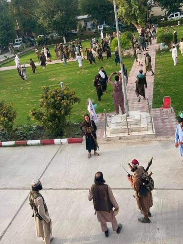 Son Dakika: Afganistan'da 26 şehir merkezini ele geçiren Taliban, başkent Kabil'e girdi