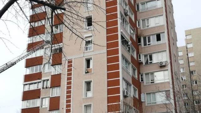 Son Dakika: Apartmandakiler panikle dışarıya koştu! Bahçelievler'de 14 katlı binada patlama
