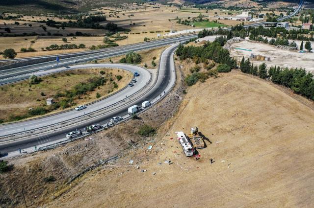 Son Dakika: Balıkesir'deki yolcu otobüsü kazasında bilanço ağırlaşıyor! Hayatını kaybedenlerin sayısı 15'e yükseldi