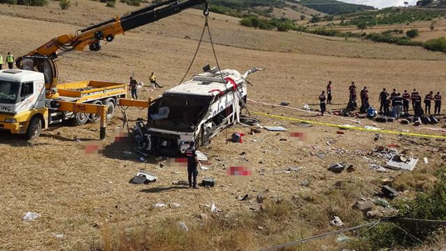 Son Dakika: Balıkesir'deki yolcu otobüsü kazasında bilanço ağırlaşıyor! Hayatını kaybedenlerin sayısı 15'e yükseldi