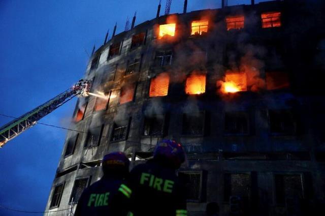 Son Dakika: Bangladeş'te fabrika yangını! En az 50 kişi yaşamını yitirdi Son Dakika: Bangladeş'te fabrika yangını! En az 50 kişi yaşamını yitirdi