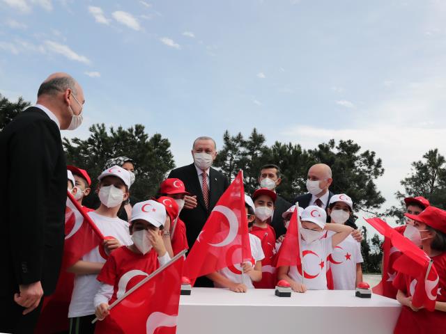 Son Dakika: Çamlıca Tepesi'ne dev Türk bayrağı! İstanbul'un her yerinden görülebilecek